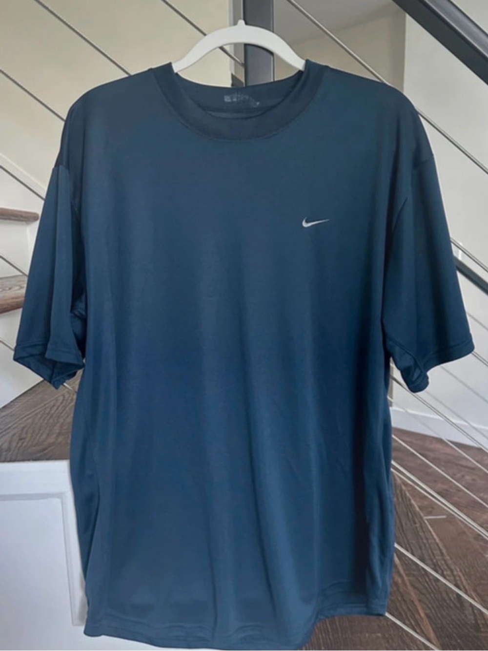 Nike Men’s Fit Dry Navy Crew Neck T-shirt |
Size: Large